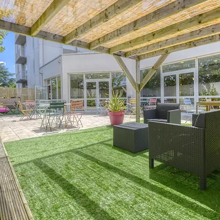 Ibis ホテル ショレ