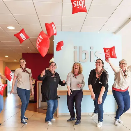 Отель Ibis Шоле