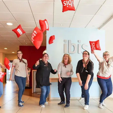 Отель Ibis Шоле