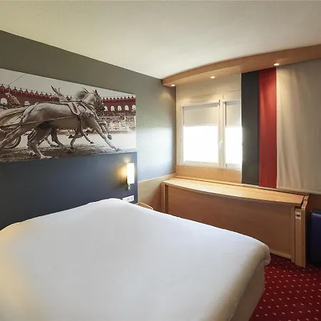 Ibis Отель Шоле